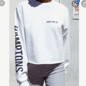 BRANDY HAMPTONS CROPPED CREWNECK